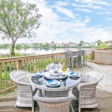 Coot Cottage - Holiday House With Fantastic Lake Views Somerford Keynes ภายนอก รูปภาพ