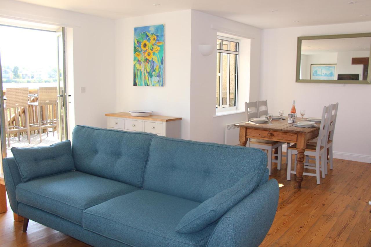 Coot Cottage - Holiday House With Fantastic Lake Views Somerford Keynes ภายนอก รูปภาพ