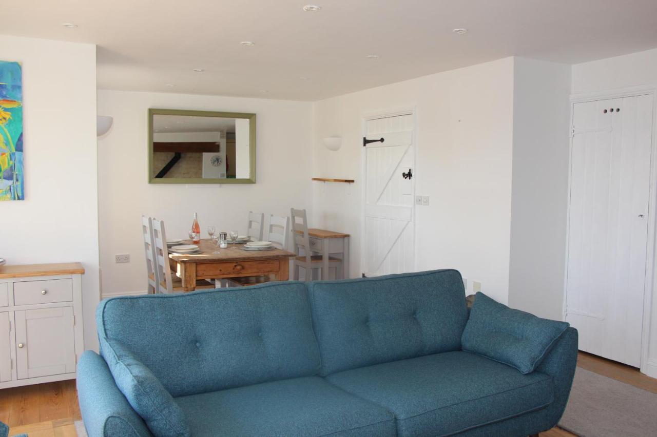Coot Cottage - Holiday House With Fantastic Lake Views Somerford Keynes ภายนอก รูปภาพ
