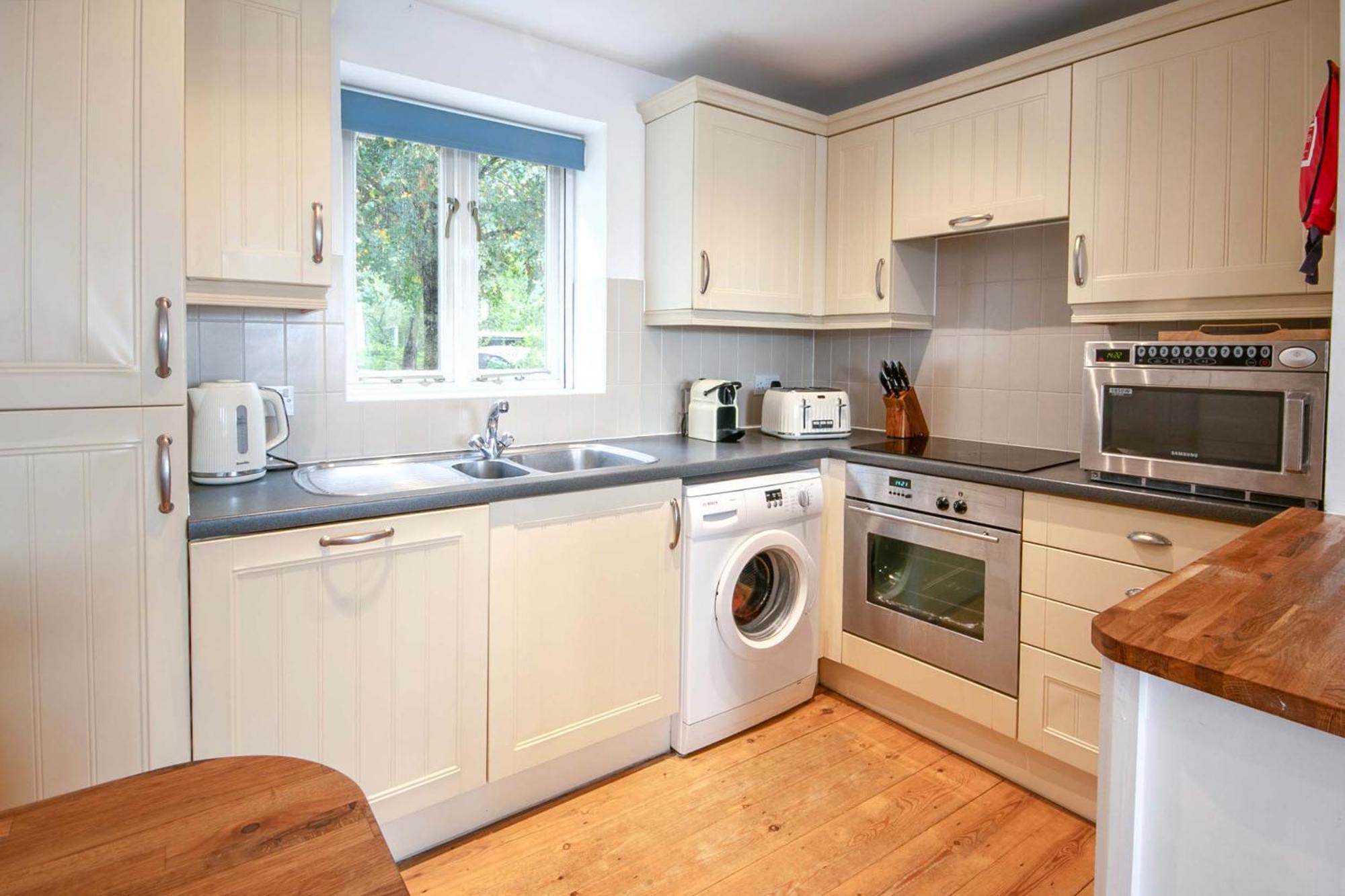 Coot Cottage - Holiday House With Fantastic Lake Views Somerford Keynes ภายนอก รูปภาพ