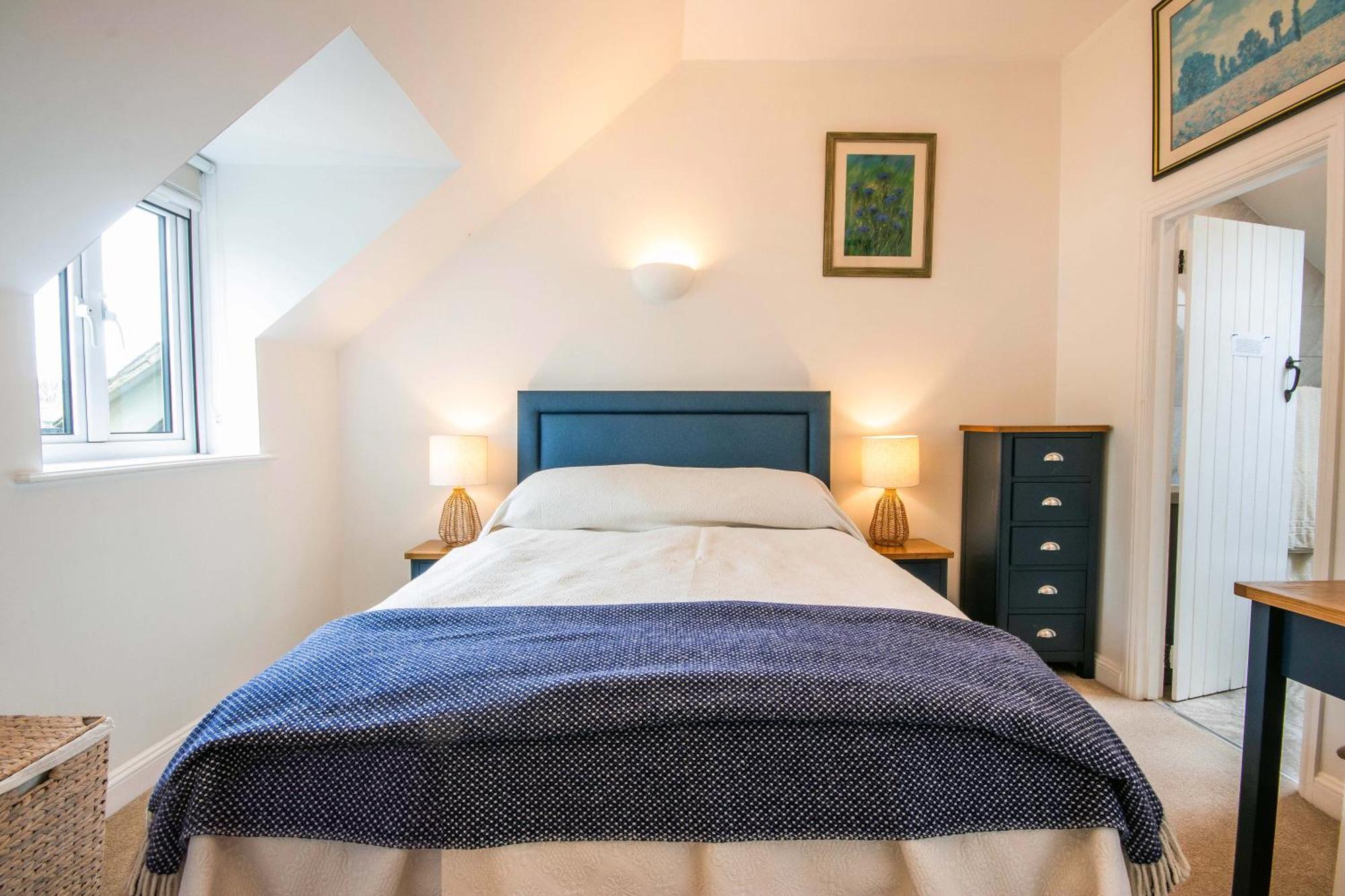 Coot Cottage - Holiday House With Fantastic Lake Views Somerford Keynes ภายนอก รูปภาพ